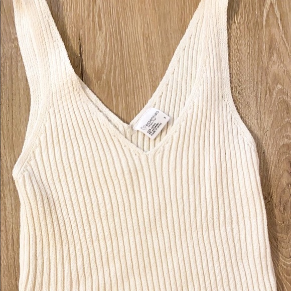 tillys white v-neck crop top - Picture 2 of 4